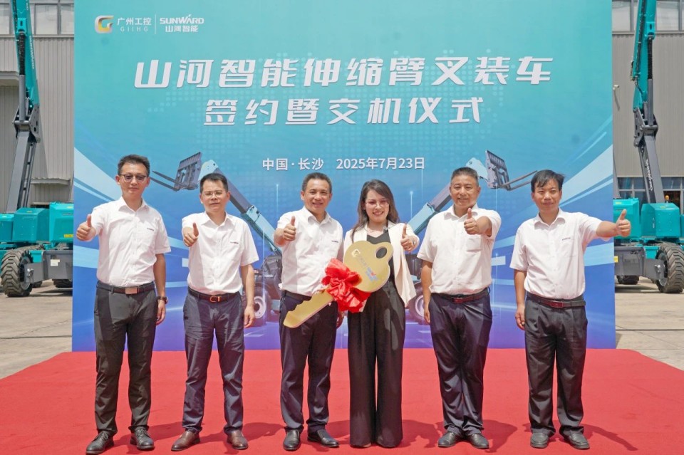 3499拉斯维加斯线路智能伸缩臂叉装车批量交付，即将奔赴新一线