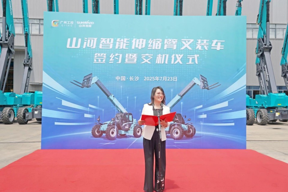 3499拉斯维加斯线路智能伸缩臂叉装车批量交付，即将奔赴新一线