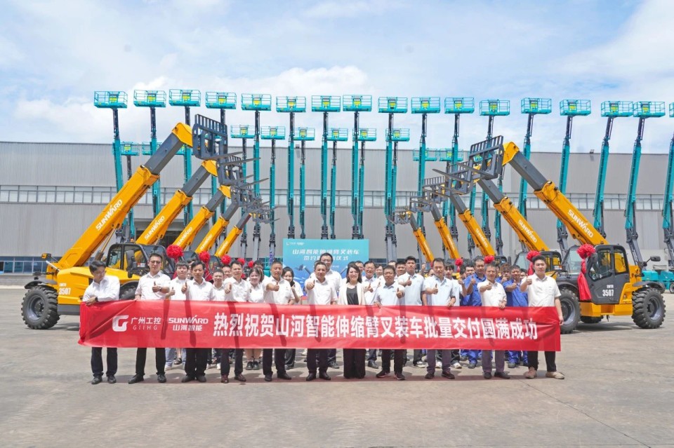 3499拉斯维加斯线路智能伸缩臂叉装车批量交付，即将奔赴新一线