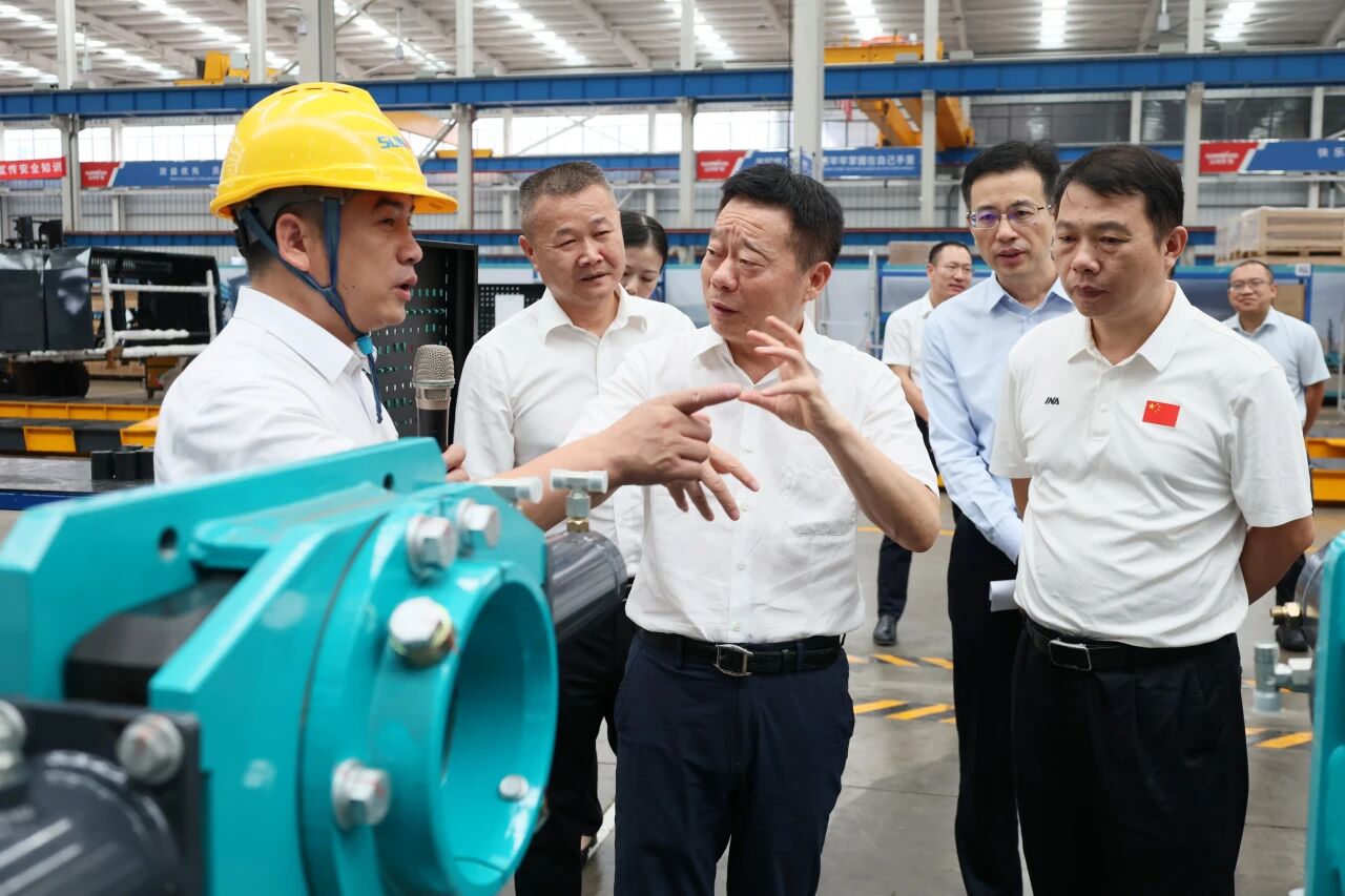 湖南省政协副主席、省工程机械产业链链长何寄华调研3499拉斯维加斯线路智能