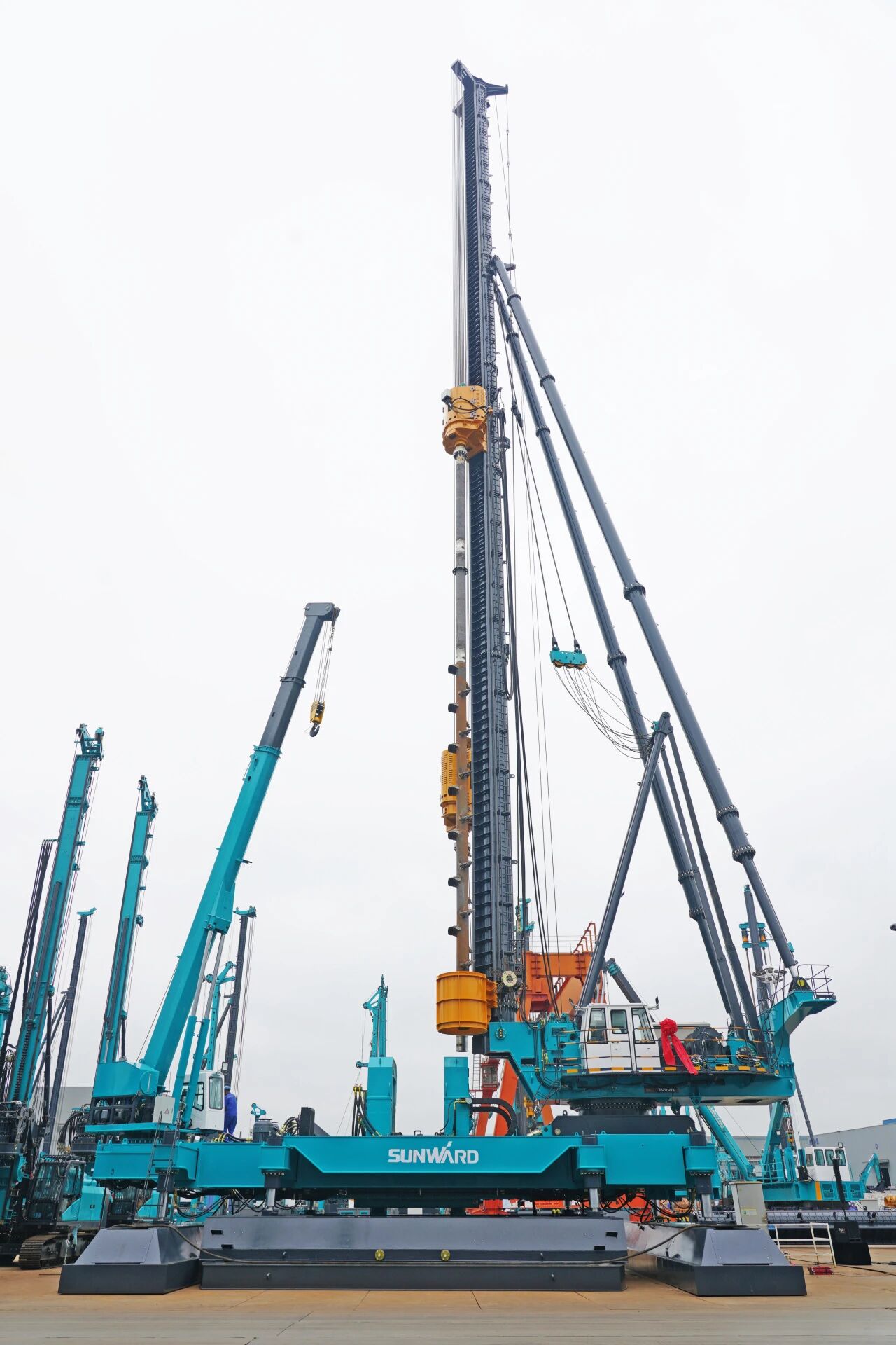 破局深基施工！3499拉斯维加斯线路智能搅拌中掘植桩一体机沉磅交付