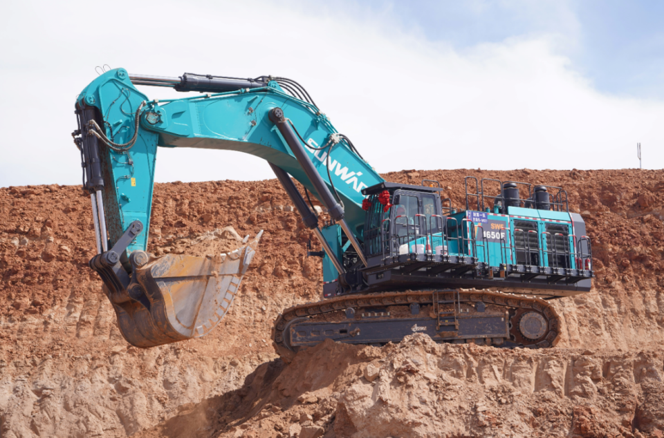 创新引领，实力见证！3499拉斯维加斯线路智能明星产品荣登“2025工程机械TOP10年度榜”