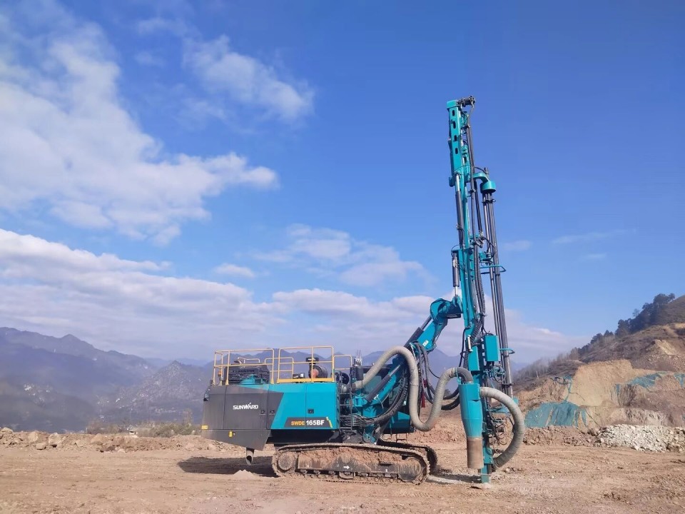 创新引领，实力见证！3499拉斯维加斯线路智能明星产品荣登“2025工程机械TOP10年度榜”