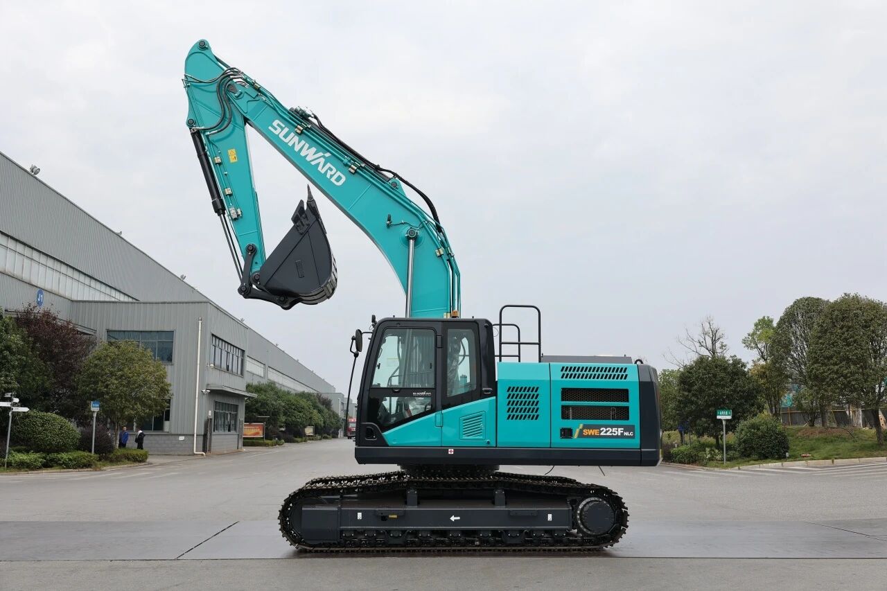 “双子星”闪灼！3499拉斯维加斯线路智能两款履带式液压挖掘机成功下线