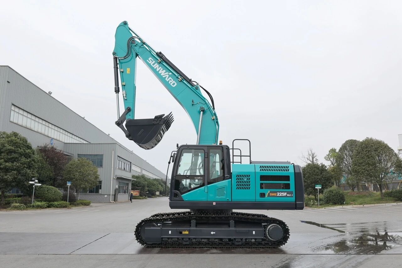 “双子星”闪灼！3499拉斯维加斯线路智能两款履带式液压挖掘机成功下线