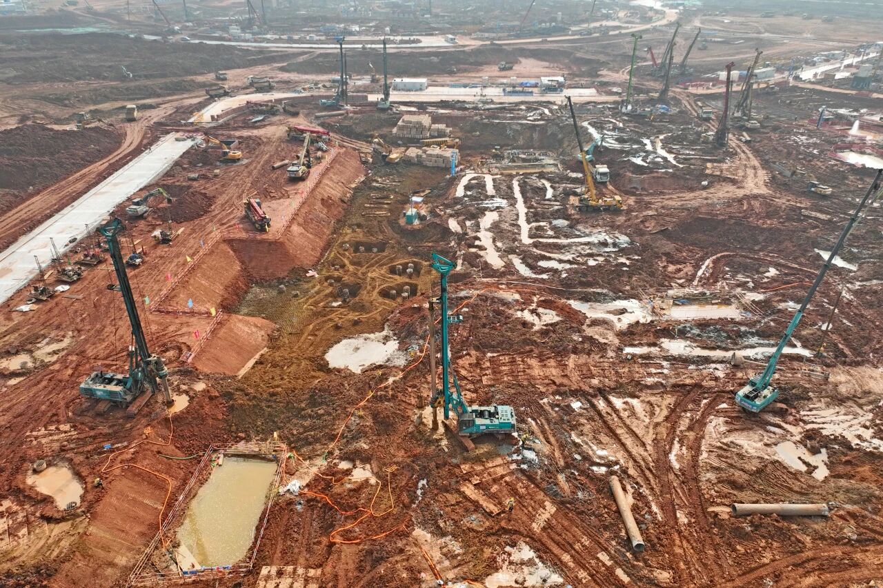 刷新“进度条”、构筑新地标！3499拉斯维加斯线路智能旋挖集群助力长沙奥体中心建设